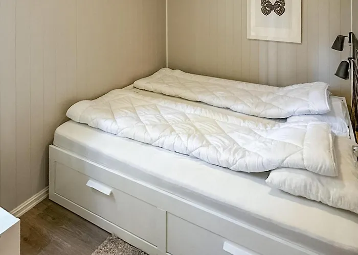 Three Bedroom Amazing In Semesterbostad Kirkenær