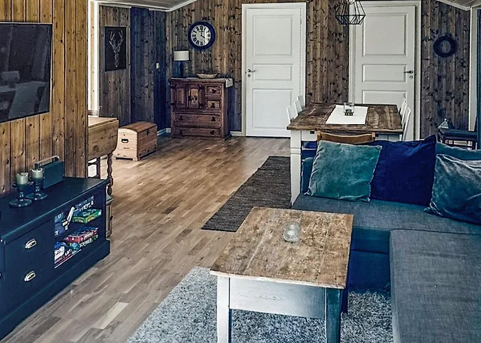 Three Bedroom Amazing In Semesterbostad