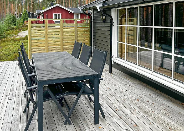 Semesterbostad Three Bedroom Amazing In